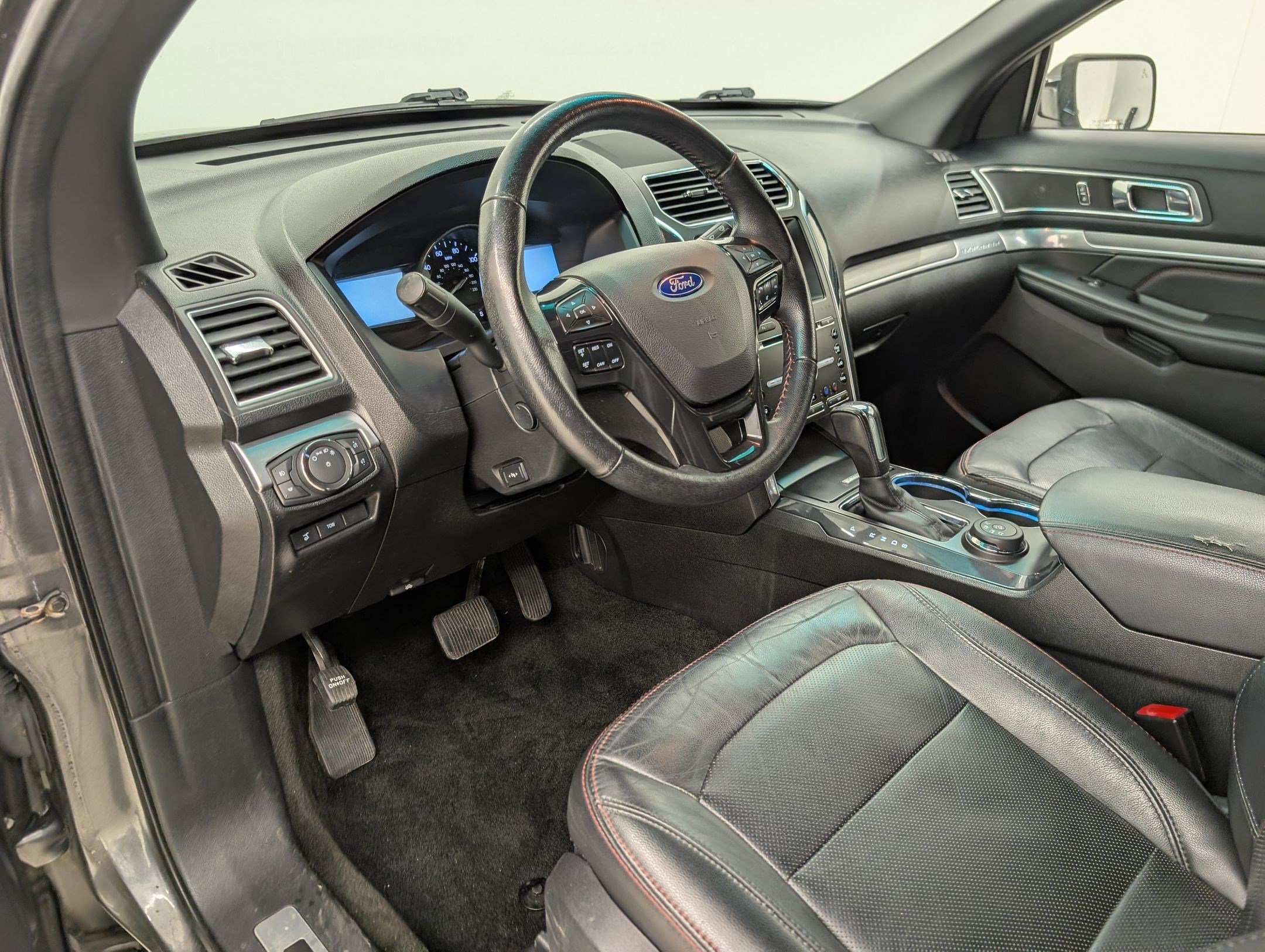 Used 2016 Ford Explorer Sport w/ Equipment Group 401A image 4