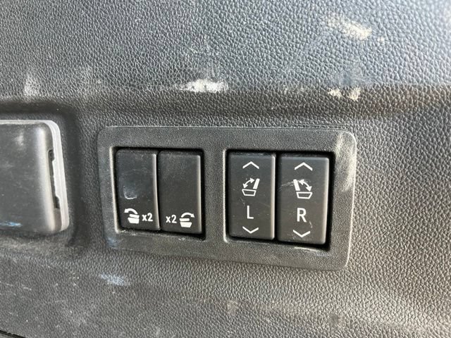 Used 2022 Chevrolet Suburban Z71 w/ Luxury Package AWD/4WD image 11