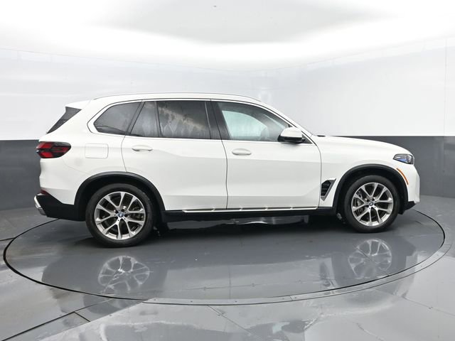 Used 2024 BMW X5 xDrive50e image 4
