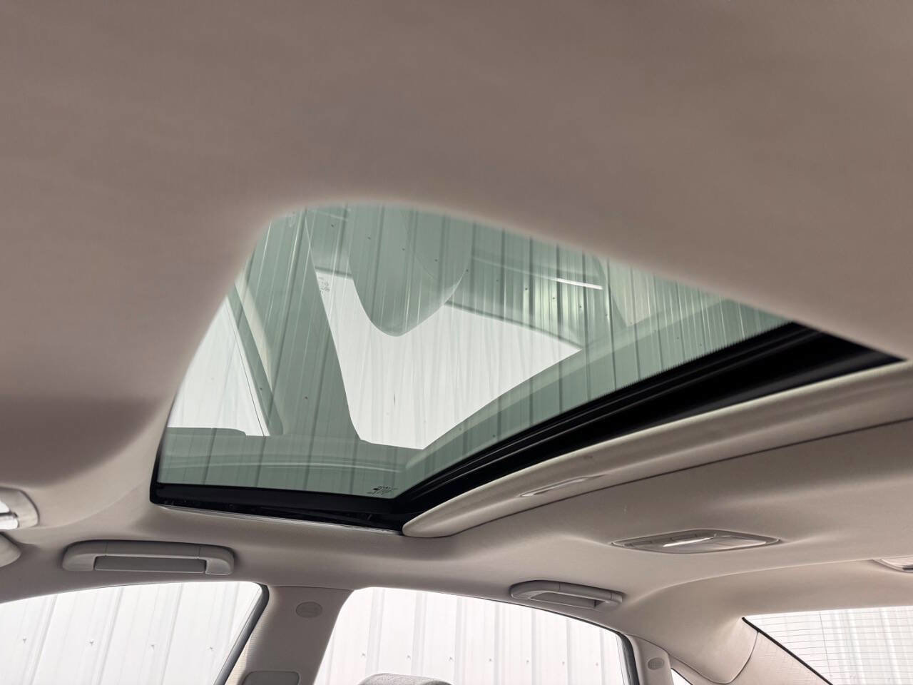 Used 2010 Hyundai Azera Limited w/ Navigation Pkg 3 image 11