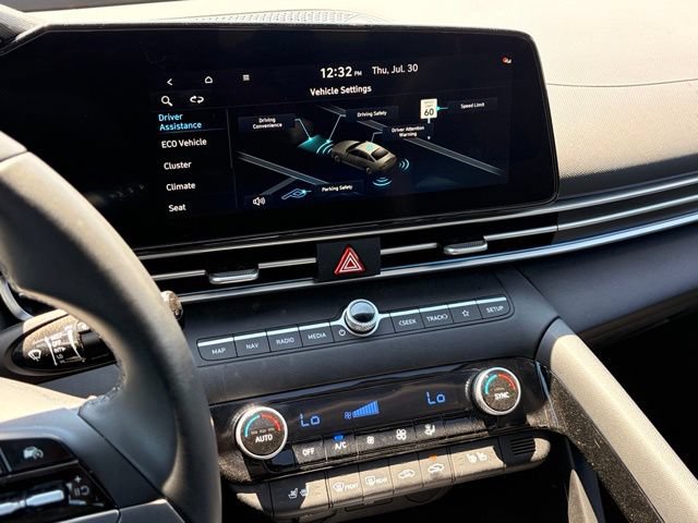 Used 2025 Hyundai Elantra Limited FWD image 17