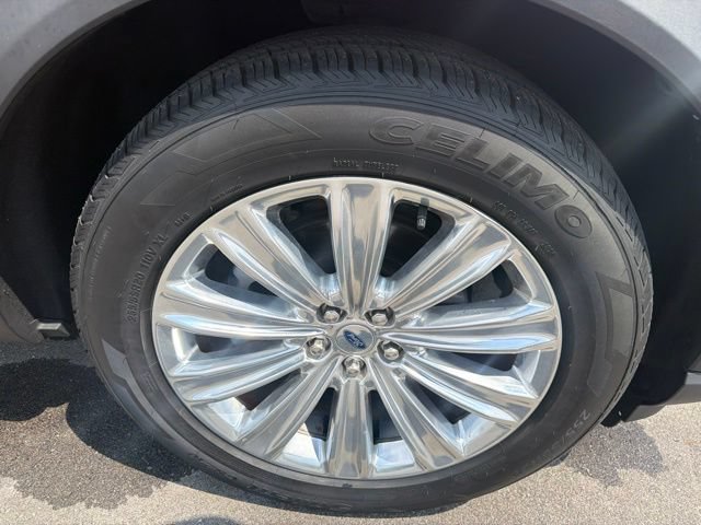 Used 2020 Ford Explorer Limited w/ Class III Trailer Tow Package RWD image 4