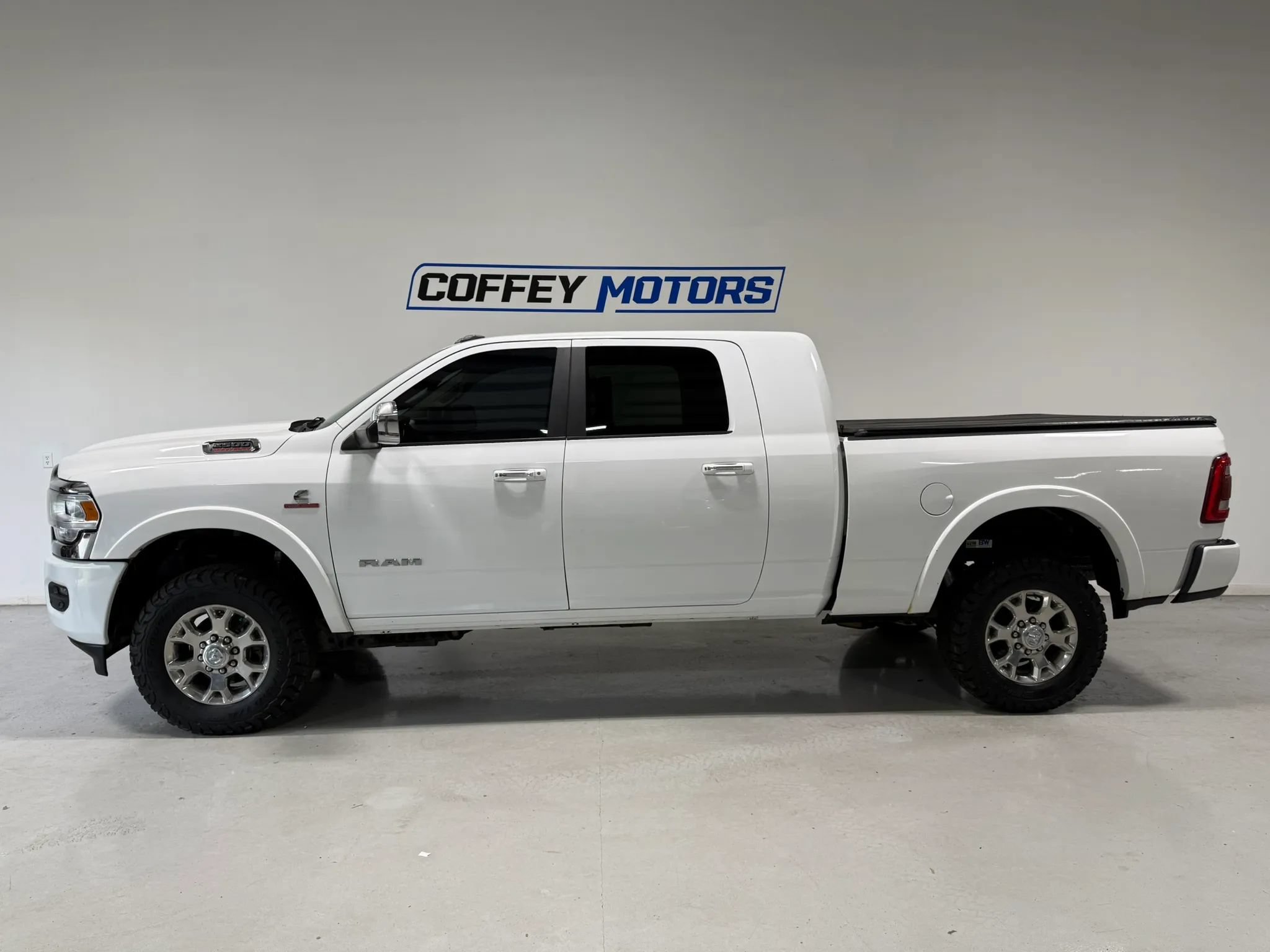 Used 2020 RAM 2500 Laramie w/ Body Color Bumper Group AWD/4WD image 3