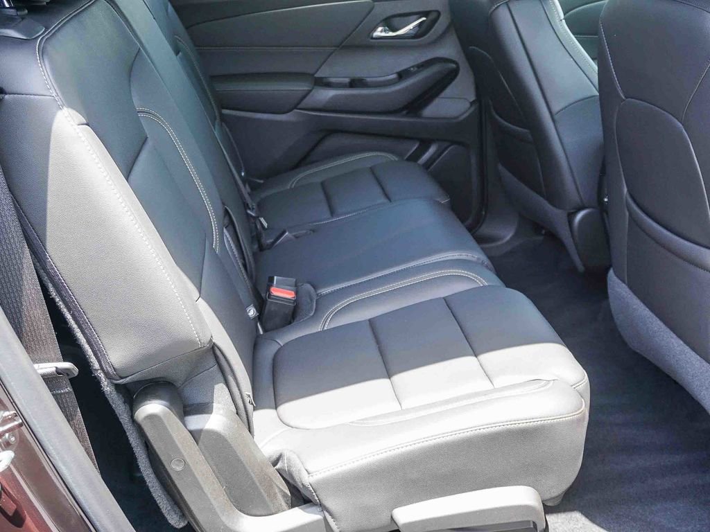 Used 2023 Chevrolet Traverse LT FWD image 13