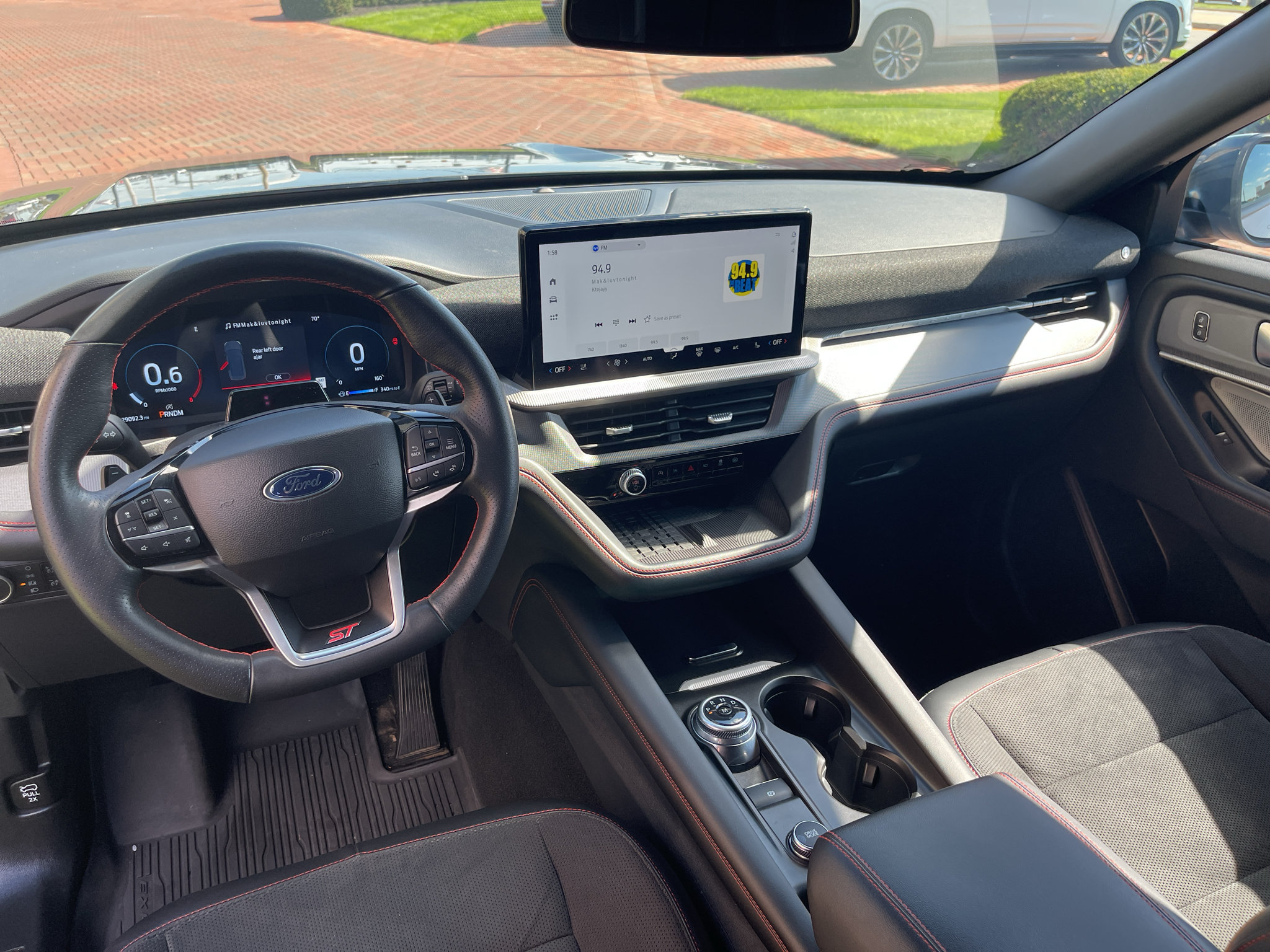 Used 2025 Ford Explorer ST AWD/4WD image 30