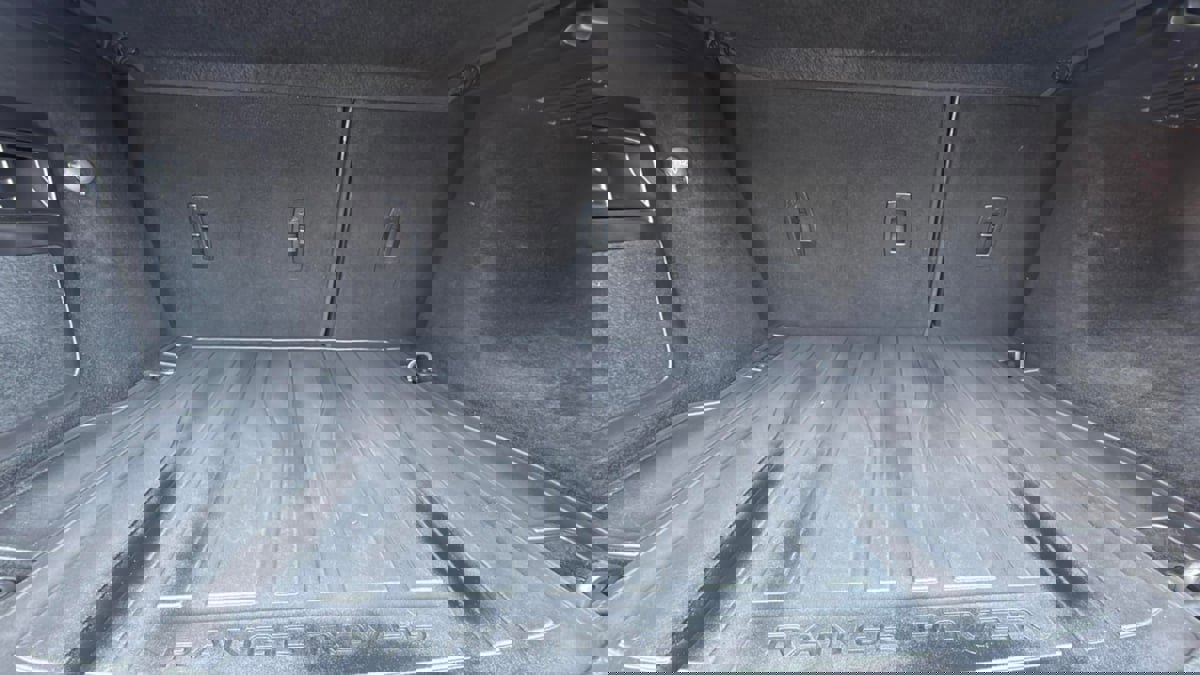 Used 2015 Land Rover Range Rover Evoque Pure Plus image 23