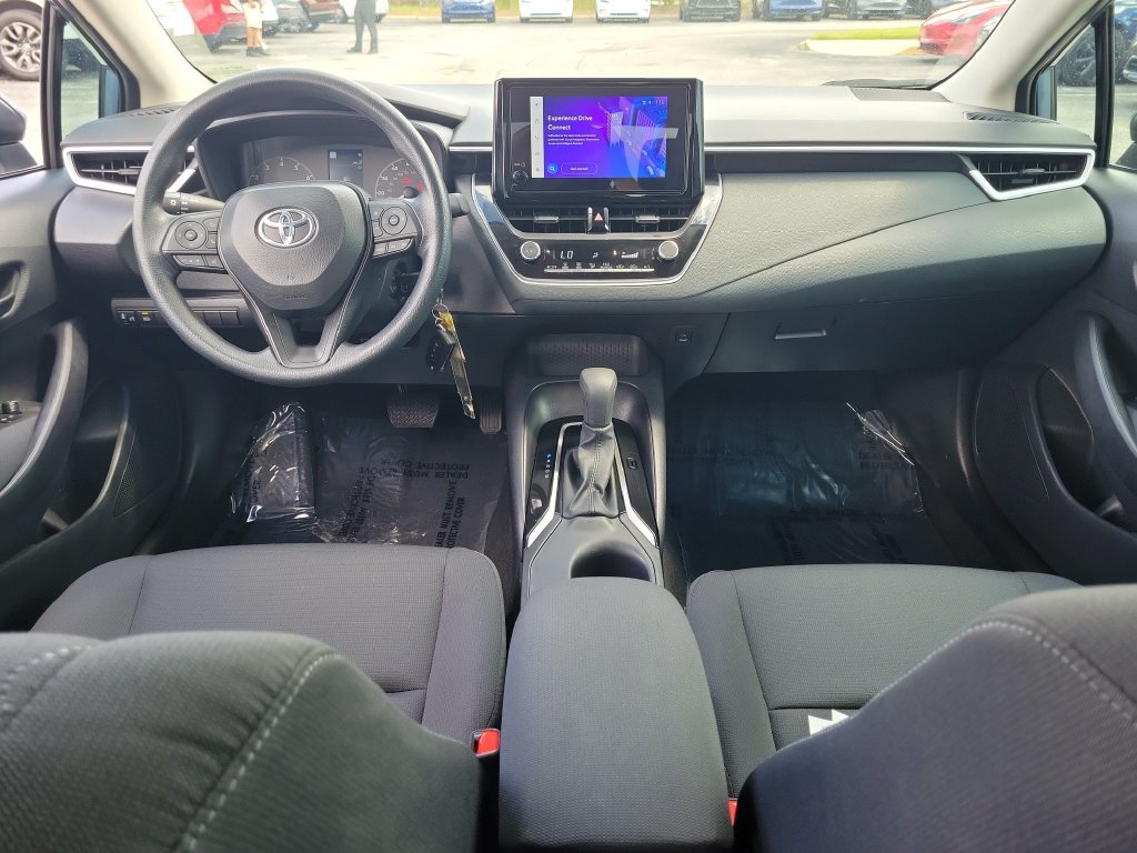 Used 2025 Toyota Corolla LE FWD image 10