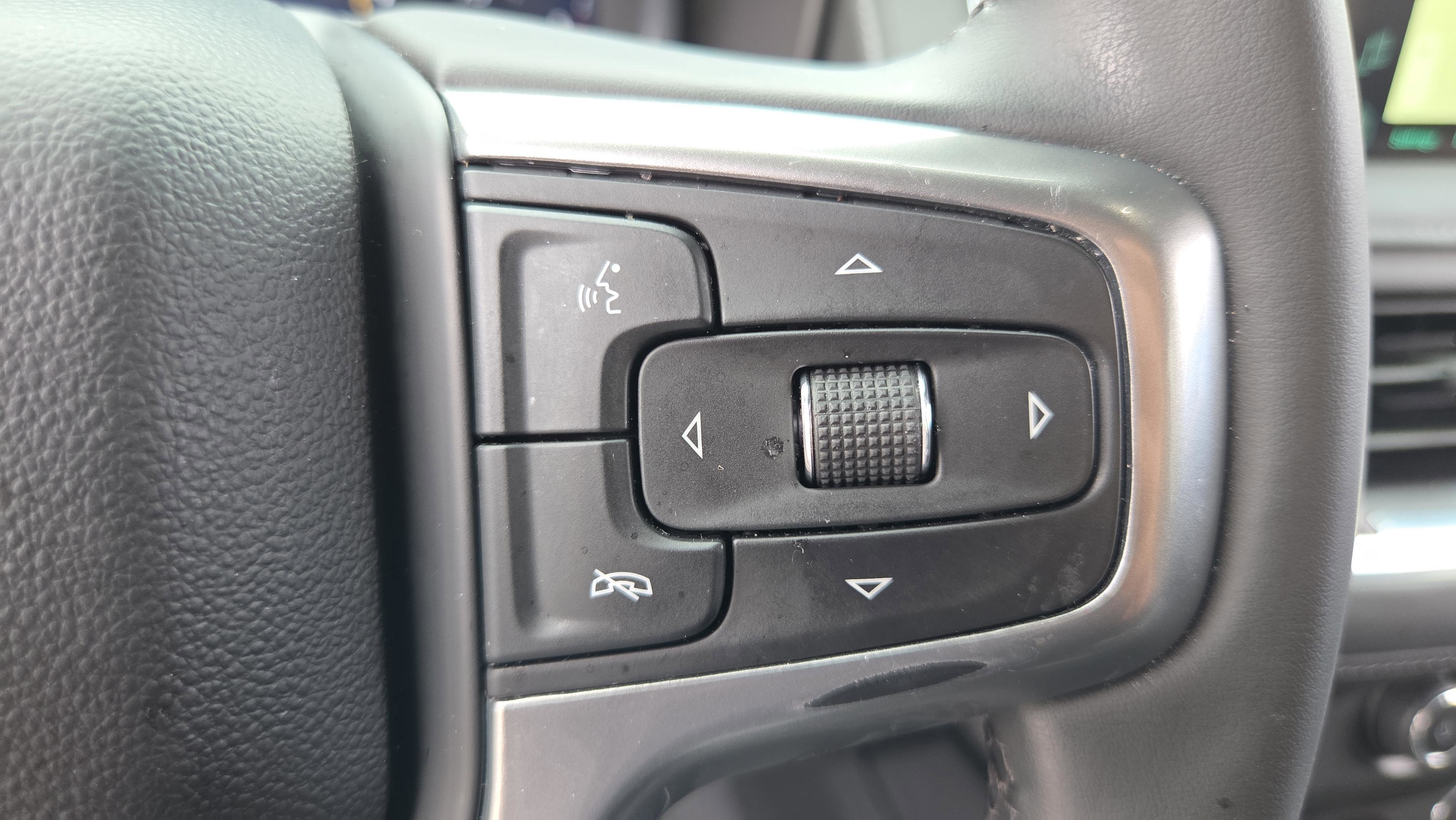 Used 2024 Chevrolet Tahoe Z71 w/ Luxury Package image 25