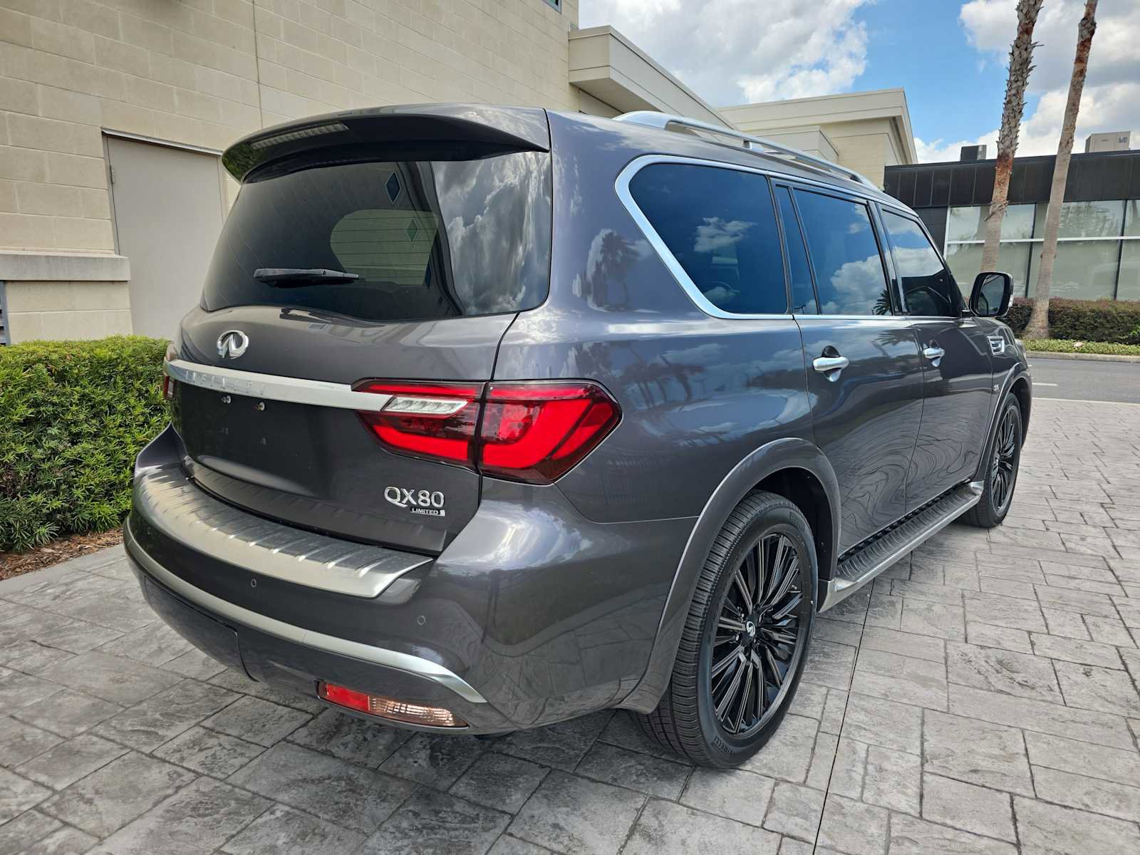 Used 2019 INFINITI QX80 Limited w/ All-Season Package AWD/4WD image 5