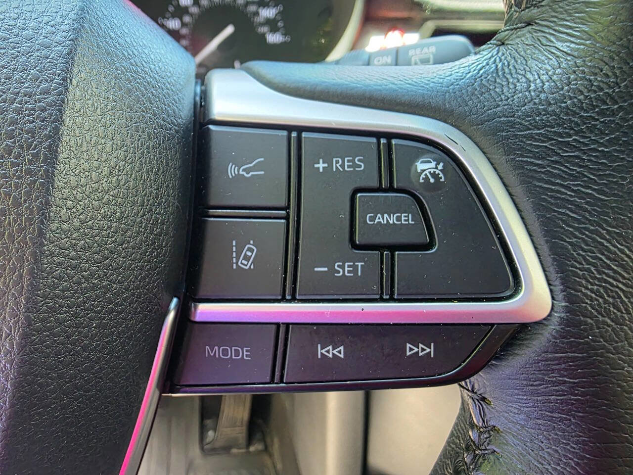 Used 2021 Toyota Sienna XLE FWD image 21