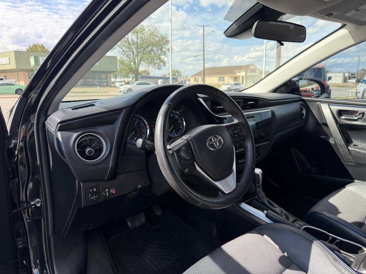 Used 2018 Toyota Corolla SE FWD image 9