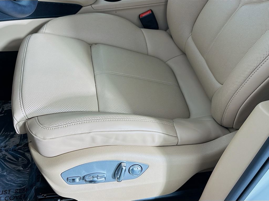 Used 2025 Porsche Macan image 22