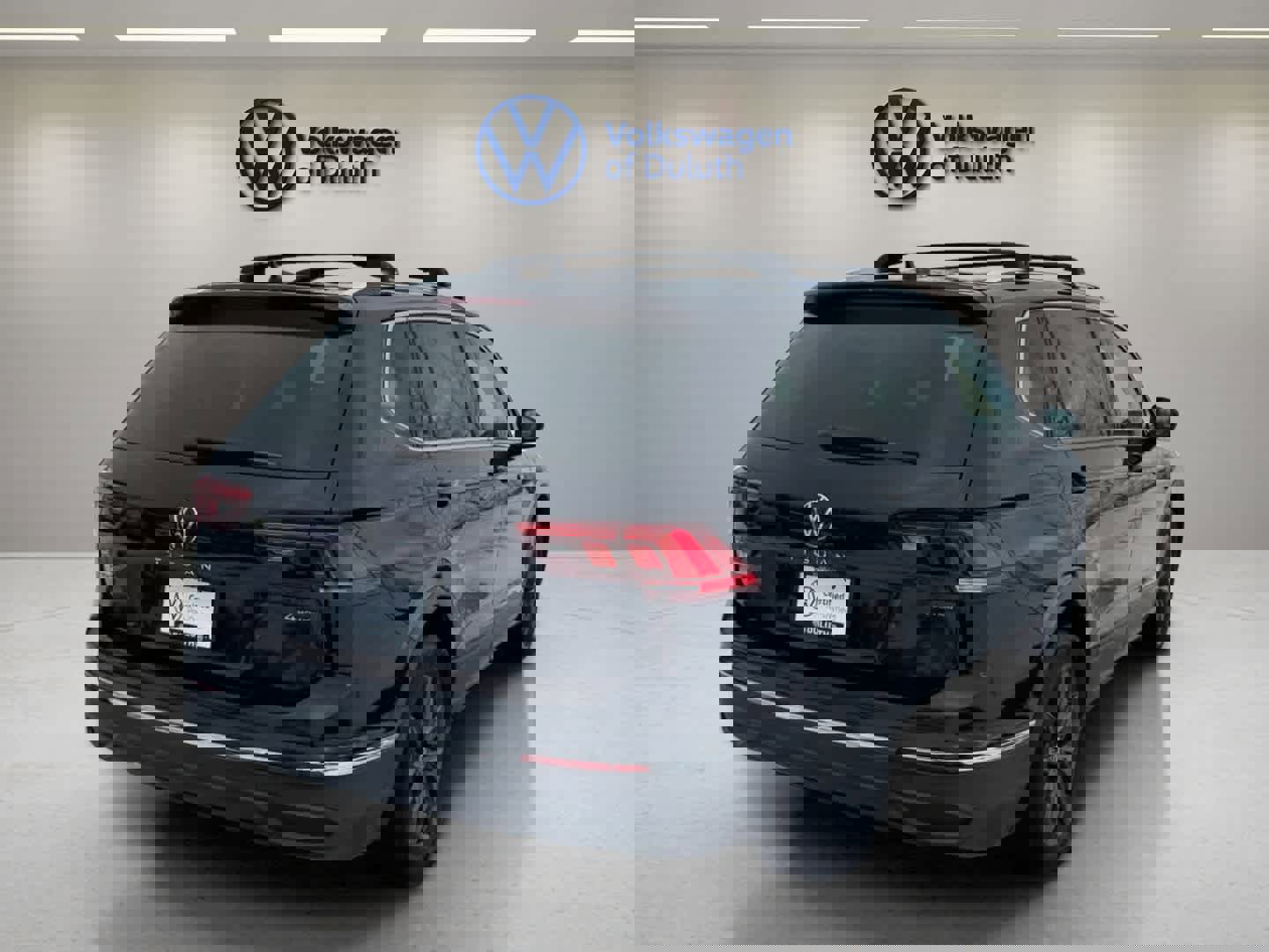 Certified 2024 Volkswagen Tiguan SE image 5