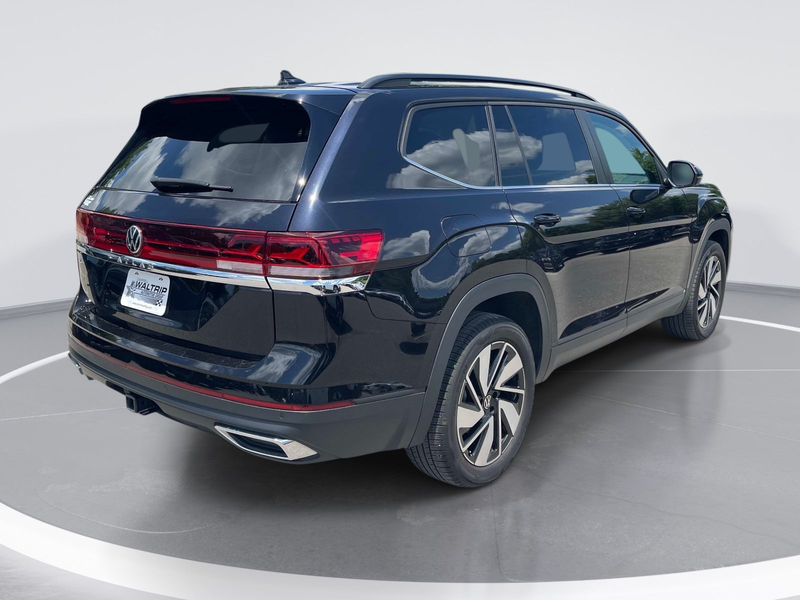 Used 2025 Volkswagen Atlas SE FWD image 9
