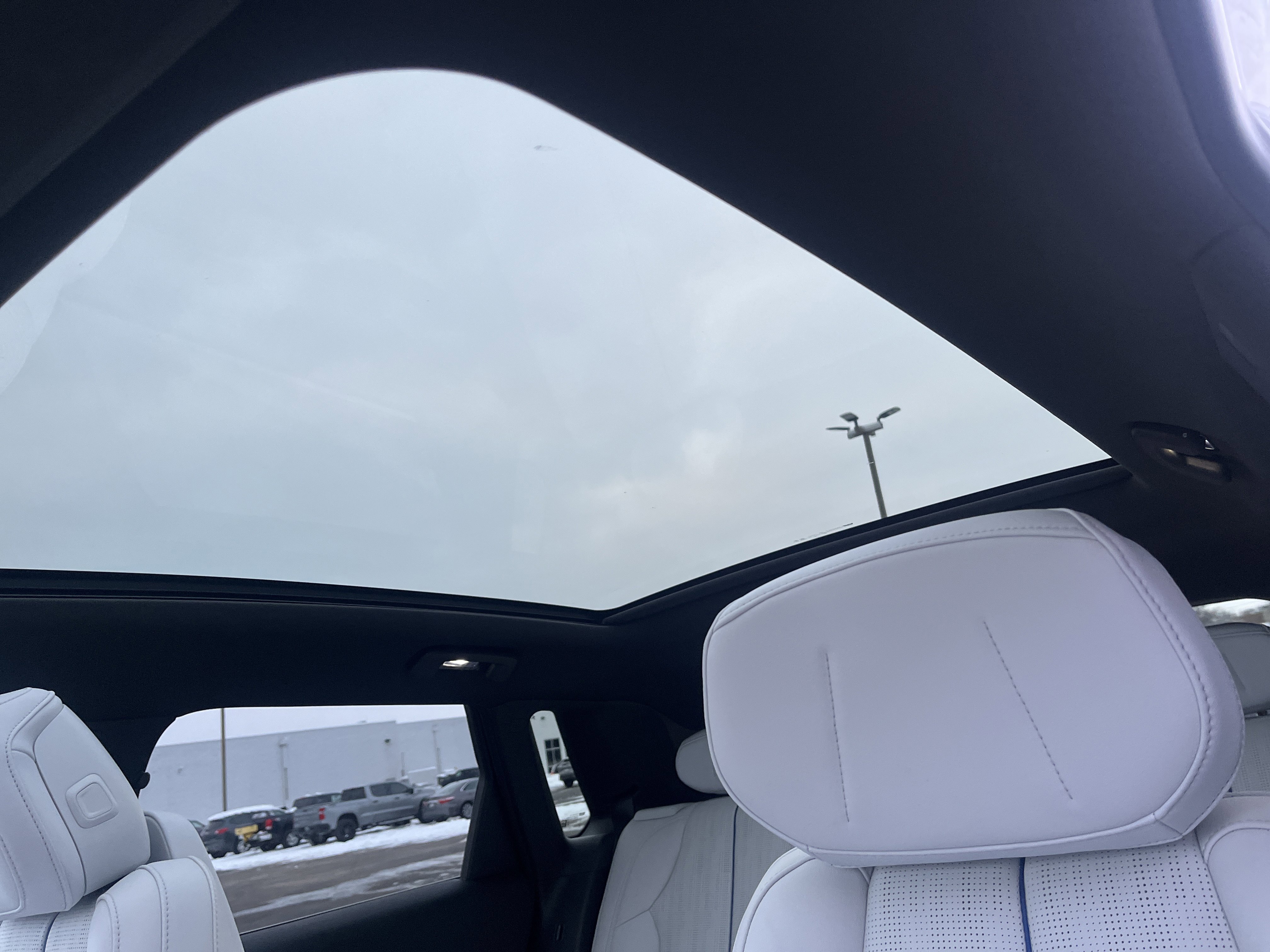 Used 2025 Cadillac Lyriq Luxury image 35