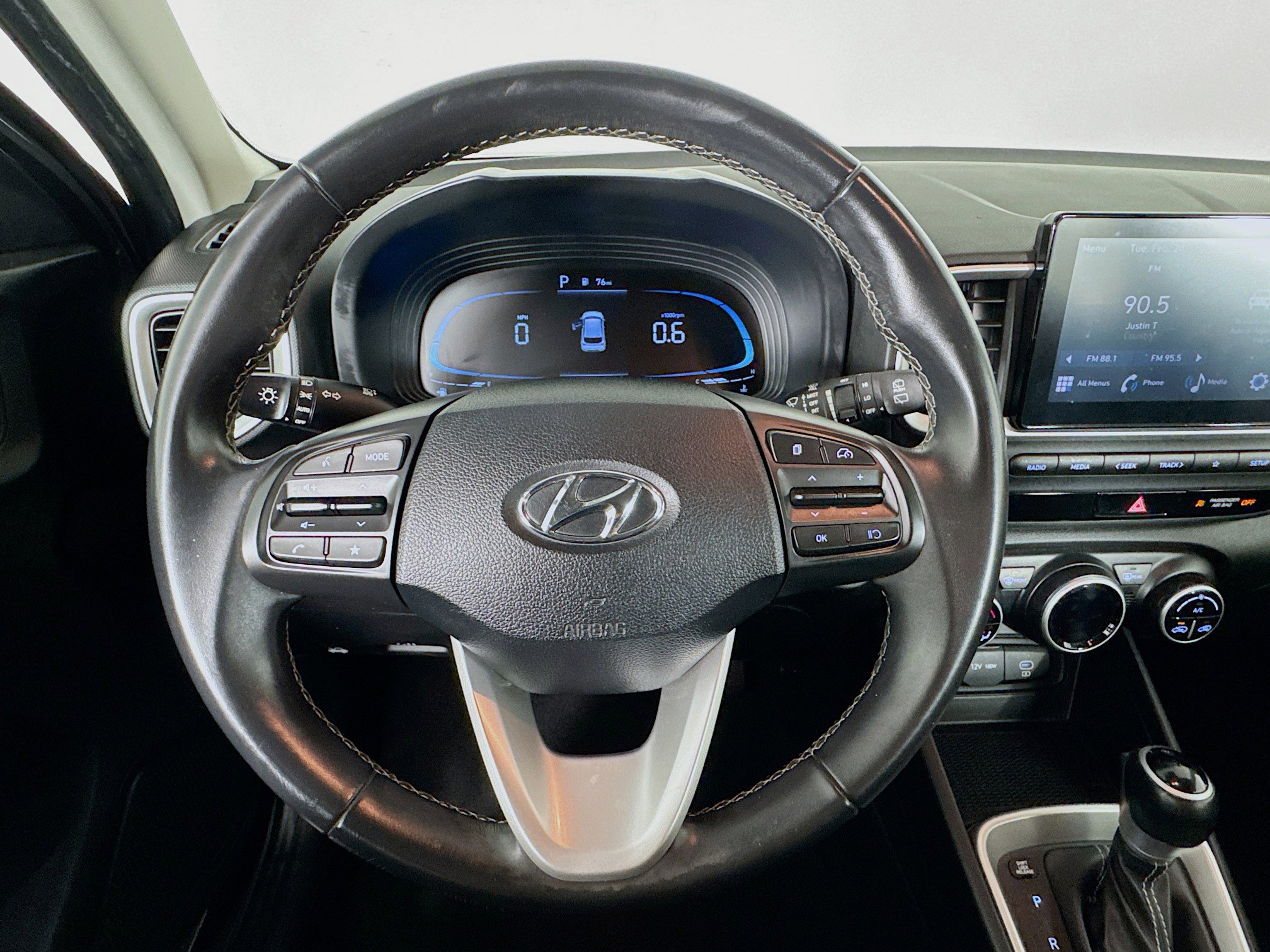 Used 2024 Hyundai Venue SEL image 11