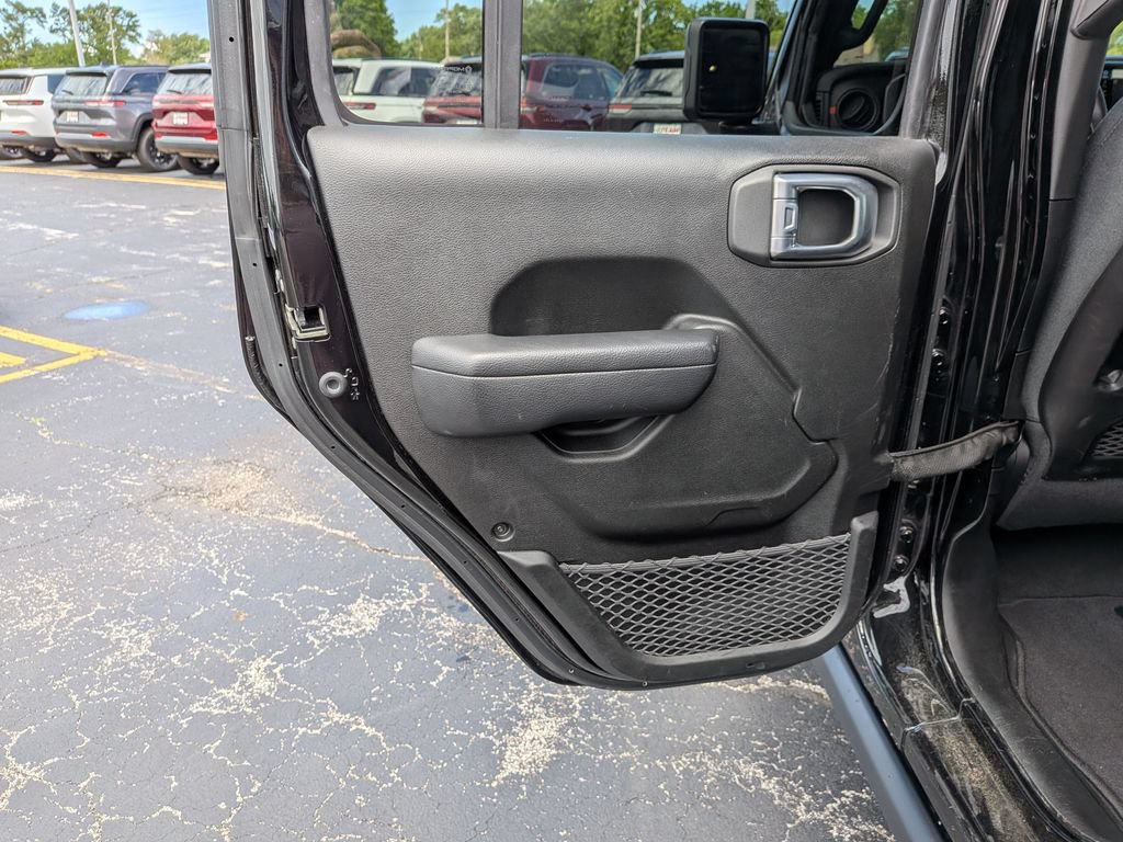 Used 2024 Jeep Wrangler Unlimited Rubicon AWD/4WD image 21