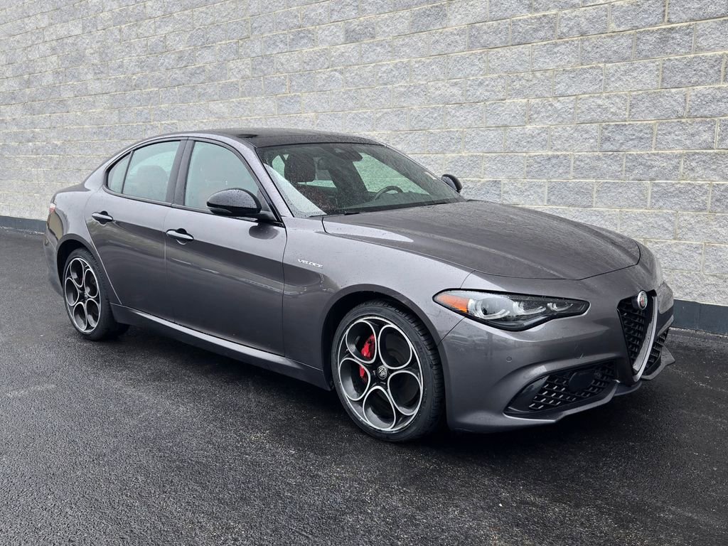 Used 2024 Alfa Romeo Giulia Veloce AWD/4WD image 7