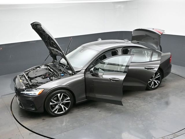 Used 2025 Volvo S60 B5 Plus image 41