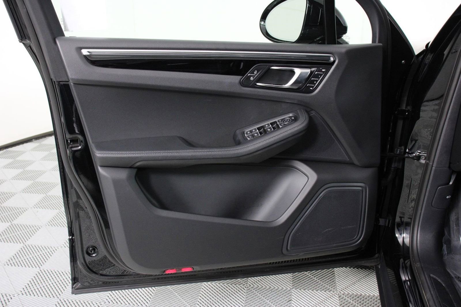 Certified 2026 Porsche Macan image 20