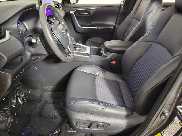 Used 2025 Toyota RAV4 XSE w/ Advanced Technology Package AWD/4WD image 19