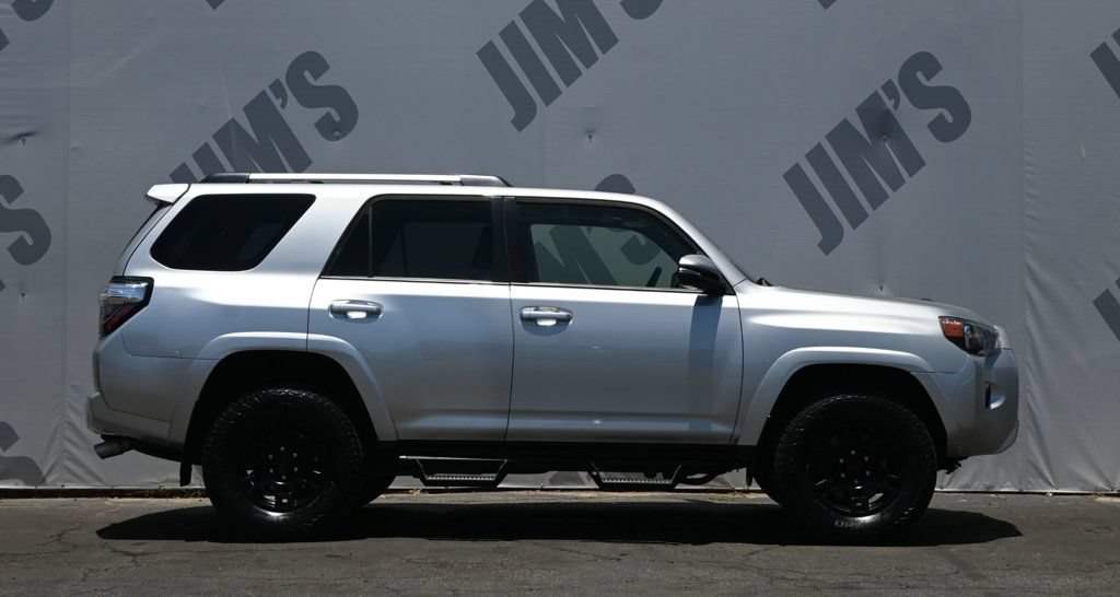 Used 2021 Toyota 4Runner SR5 Premium w/ Moonroof Package AWD/4WD image 4