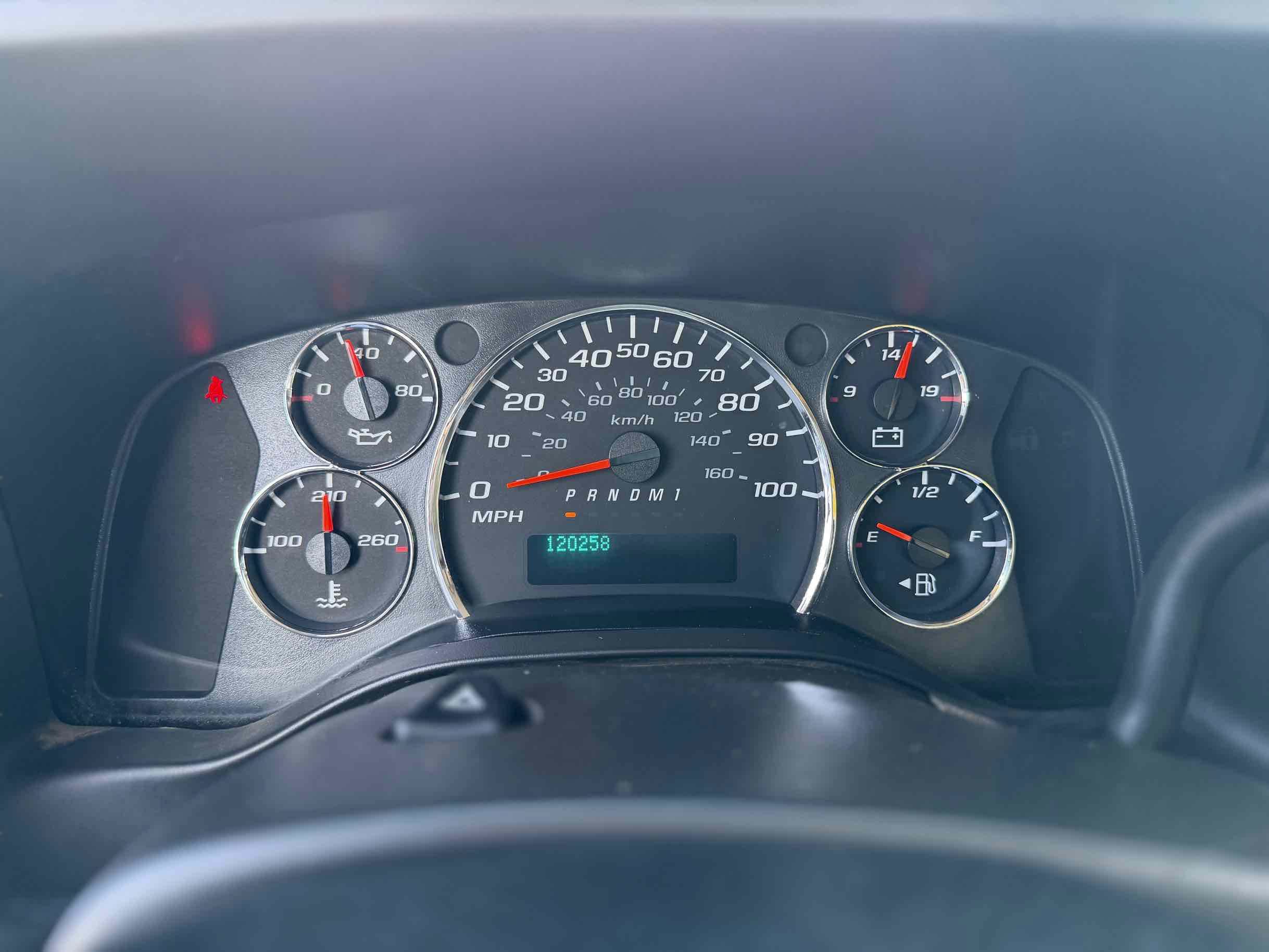 Used 2018 Chevrolet Express 2500 w/ Driver Convenience Package RWD image 18