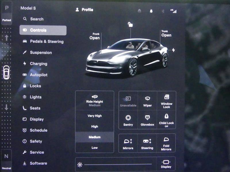 Used 2022 Tesla Model S Plaid image 12