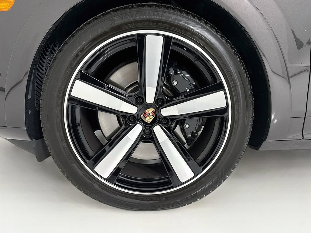 Certified 2025 Porsche Cayenne GTS AWD/4WD image 11