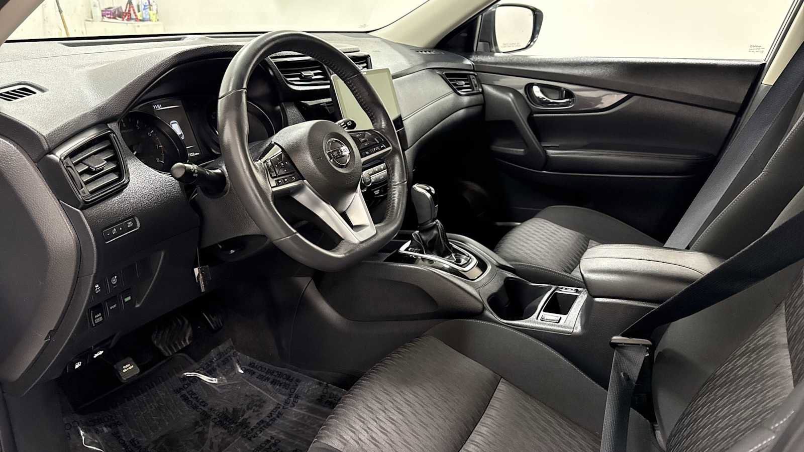 Used 2017 Nissan Rogue SV image 12