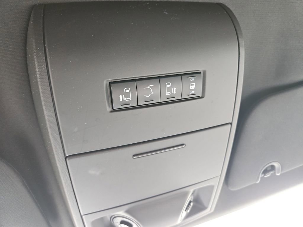 Used 2016 Dodge Grand Caravan SXT FWD image 21