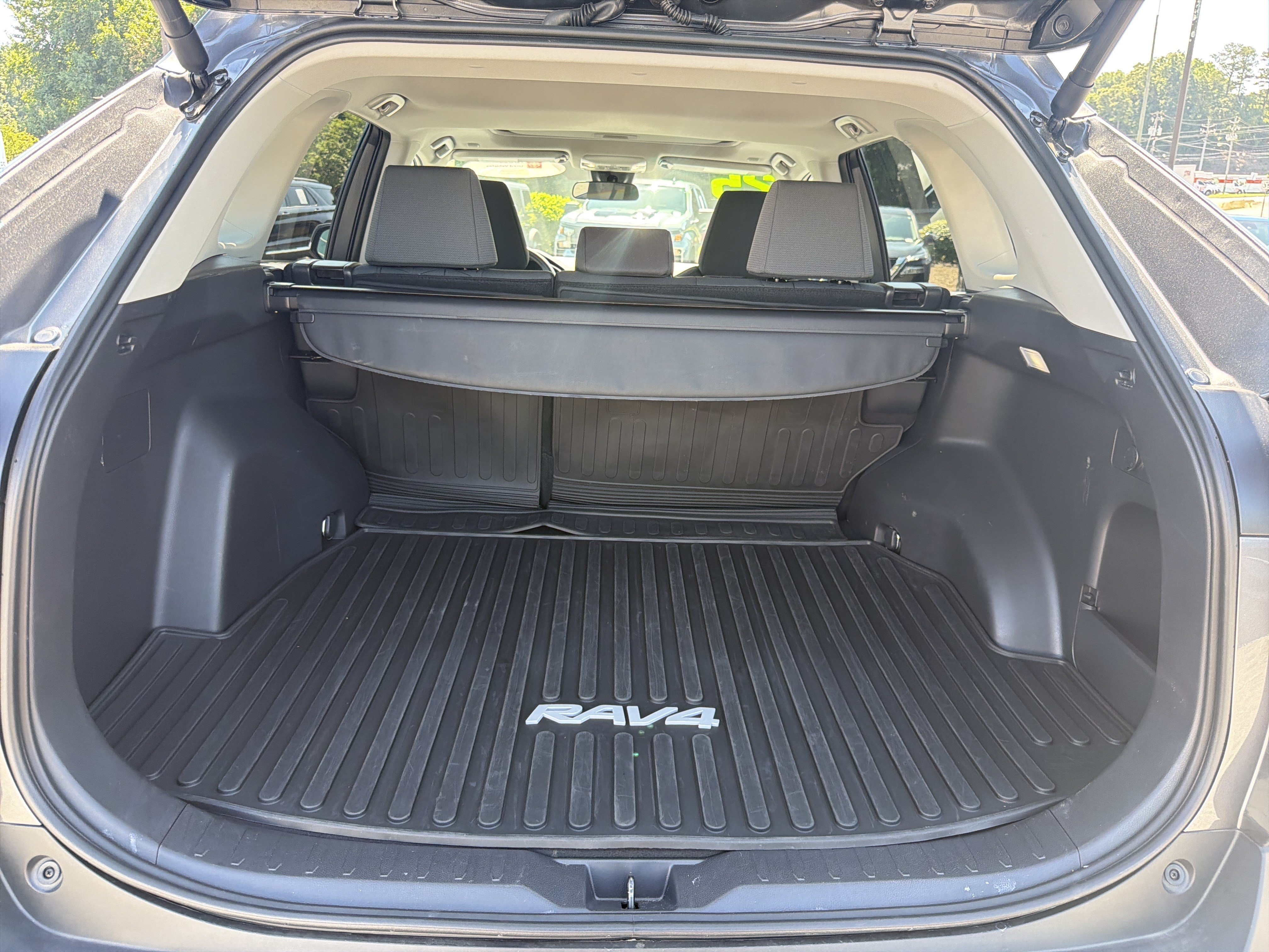 Certified 2025 Toyota RAV4 XLE w/ Convenience Package FWD image 27