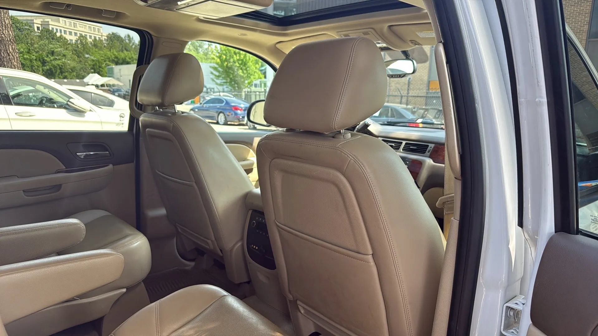 Used 2014 Chevrolet Suburban LTZ AWD/4WD image 21