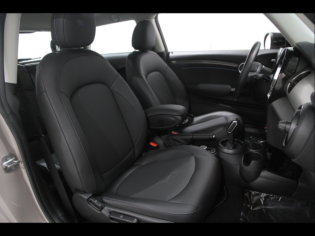 Certified 2023 MINI Cooper 2-Door Hardtop FWD image 15
