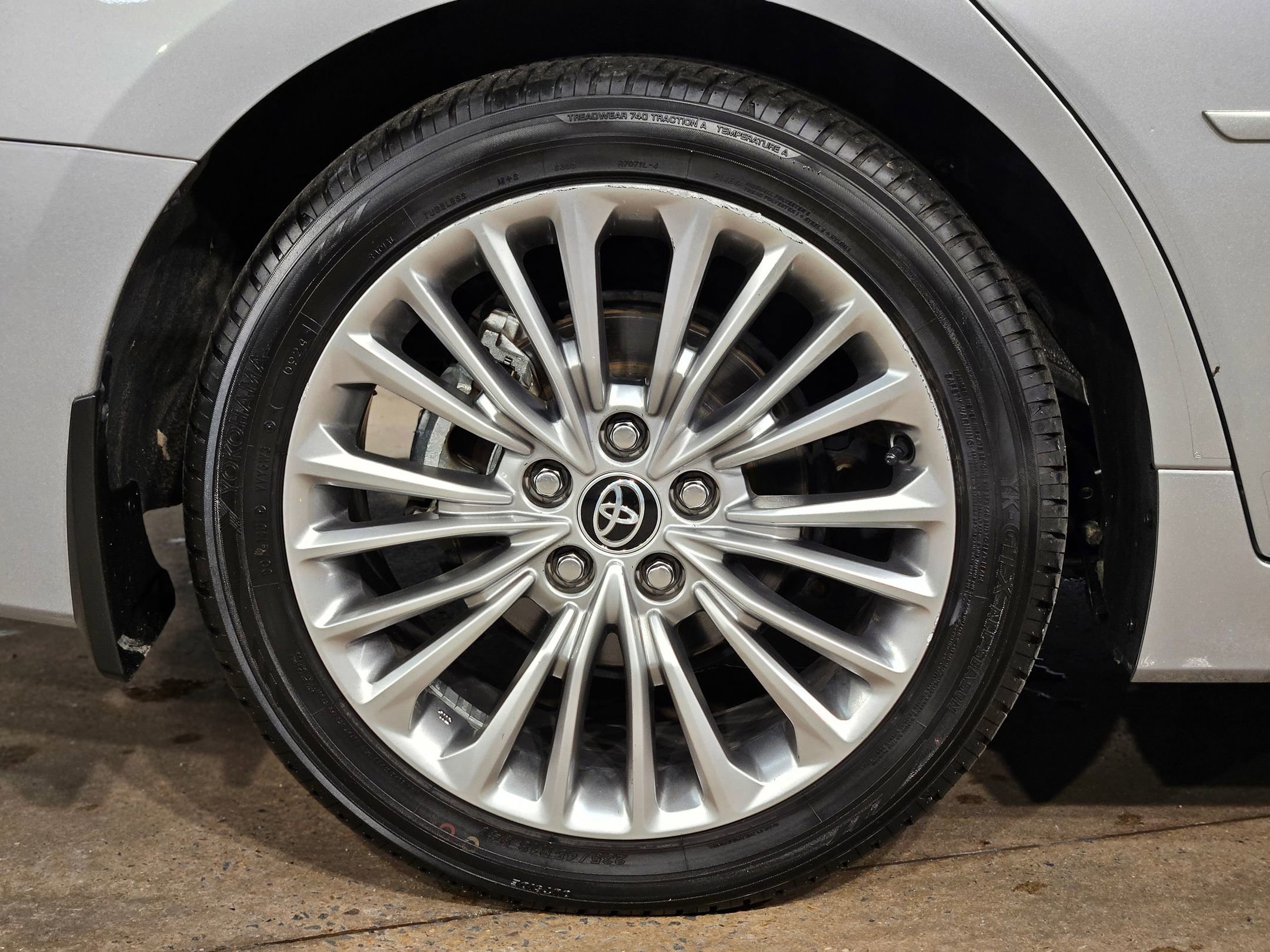 Used 2022 Toyota Avalon Limited image 17