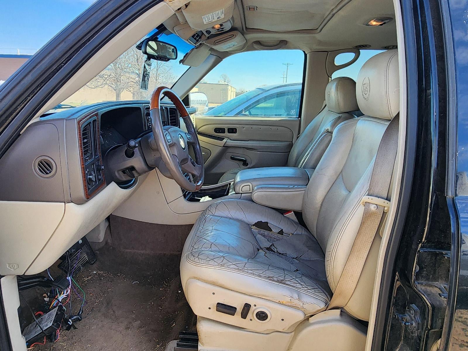 Used 2004 Cadillac Escalade AWD image 16