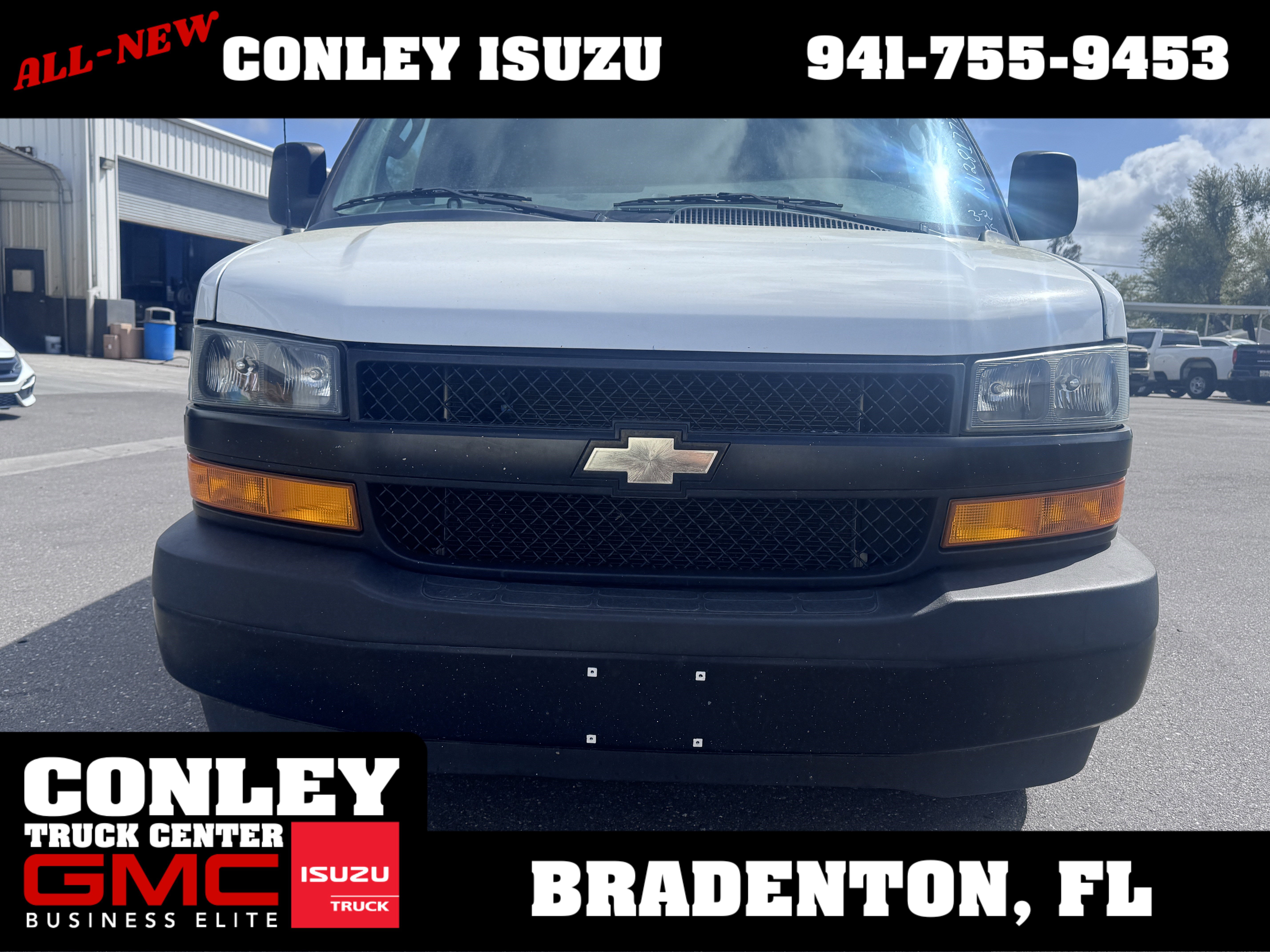 Used 2022 Chevrolet Express 2500 2500 RWD 135 w/ Driver Convenience Package image 2