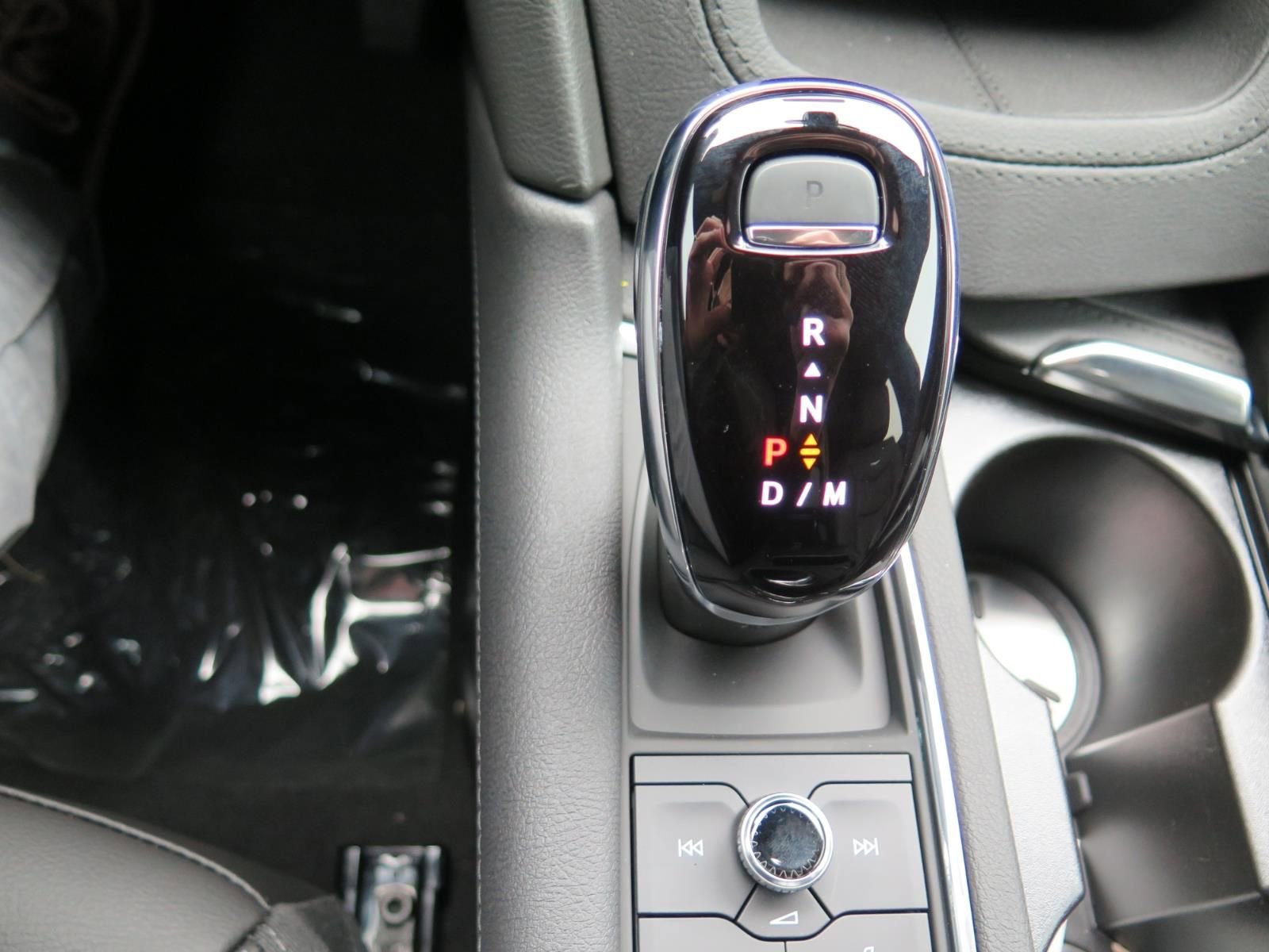 New 2026 Cadillac XT5 Luxury image 15