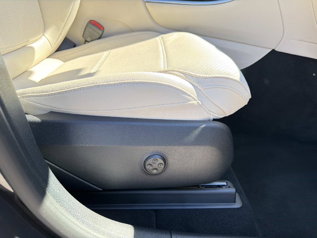 Used 2026 Mercedes-Benz GLC 300 image 12
