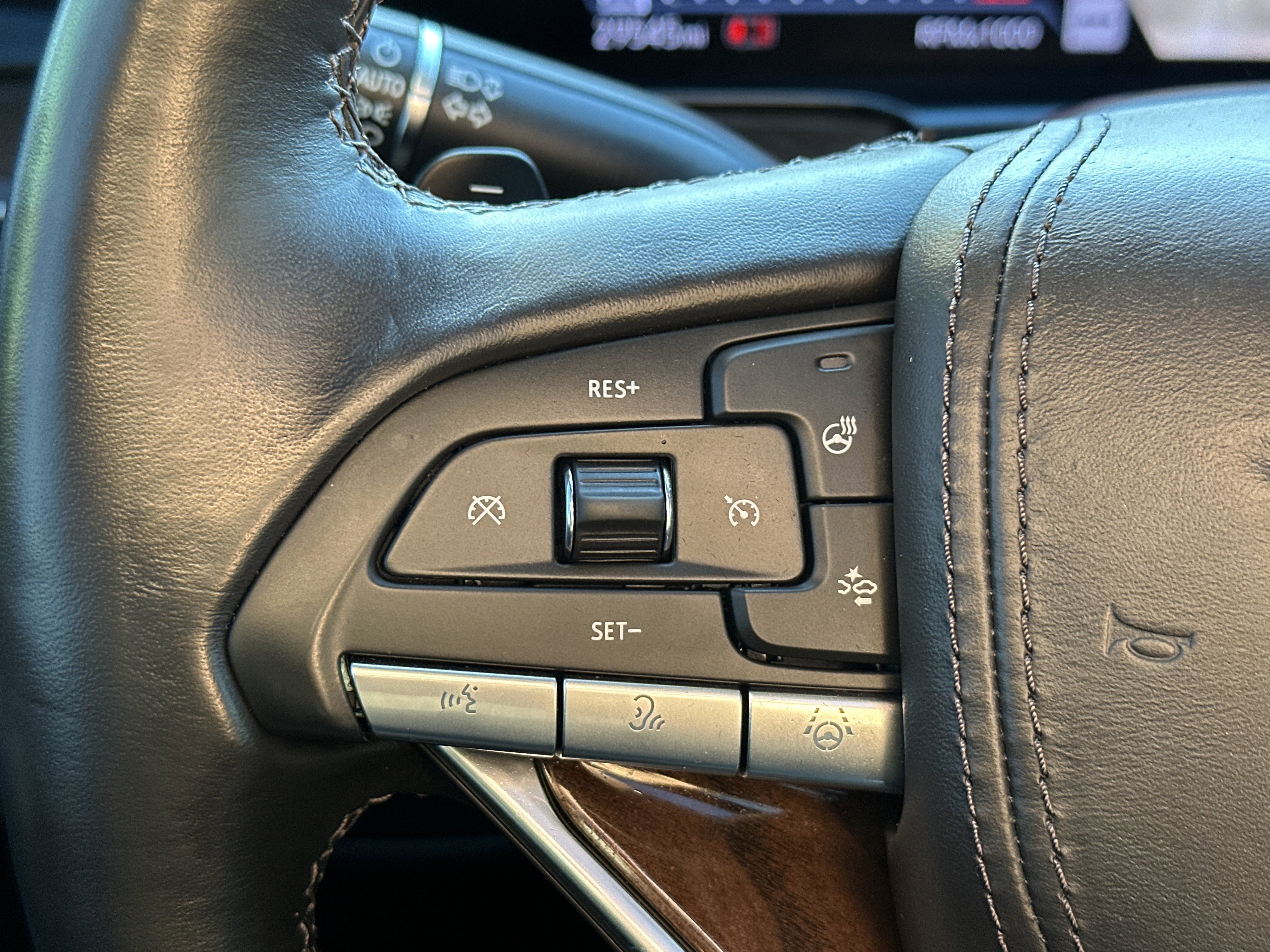 Used 2024 Cadillac Escalade Sport Platinum w/ LPO, ONYX Package image 18