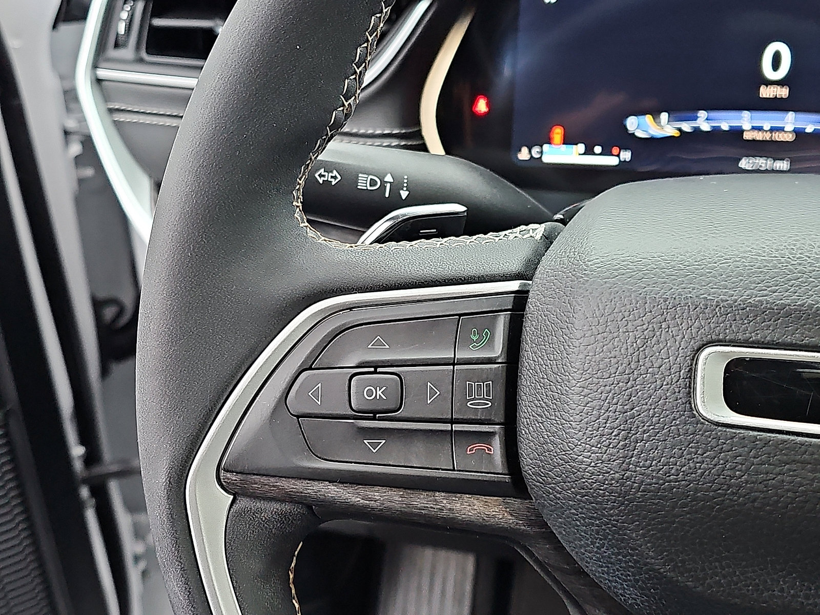 Used 2023 Jeep Grand Cherokee Limited image 23