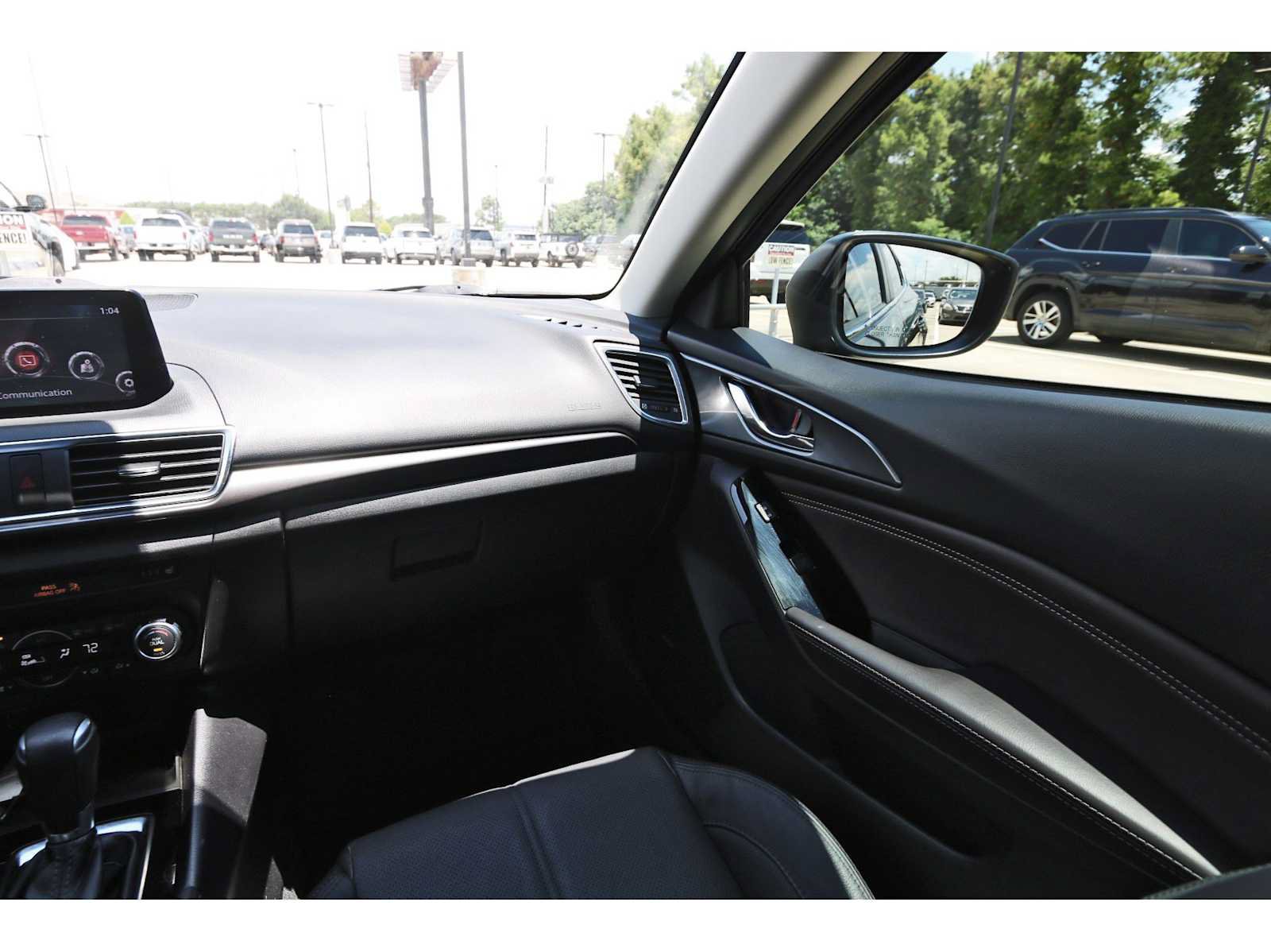 Used 2018 MAZDA MAZDA3 Grand Touring w/ Premium Equipment Package FWD image 8