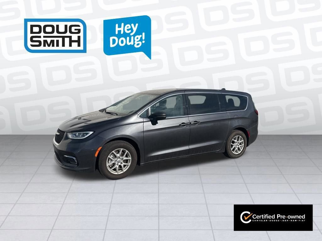 Used 2023 Chrysler Pacifica Touring-L image 1