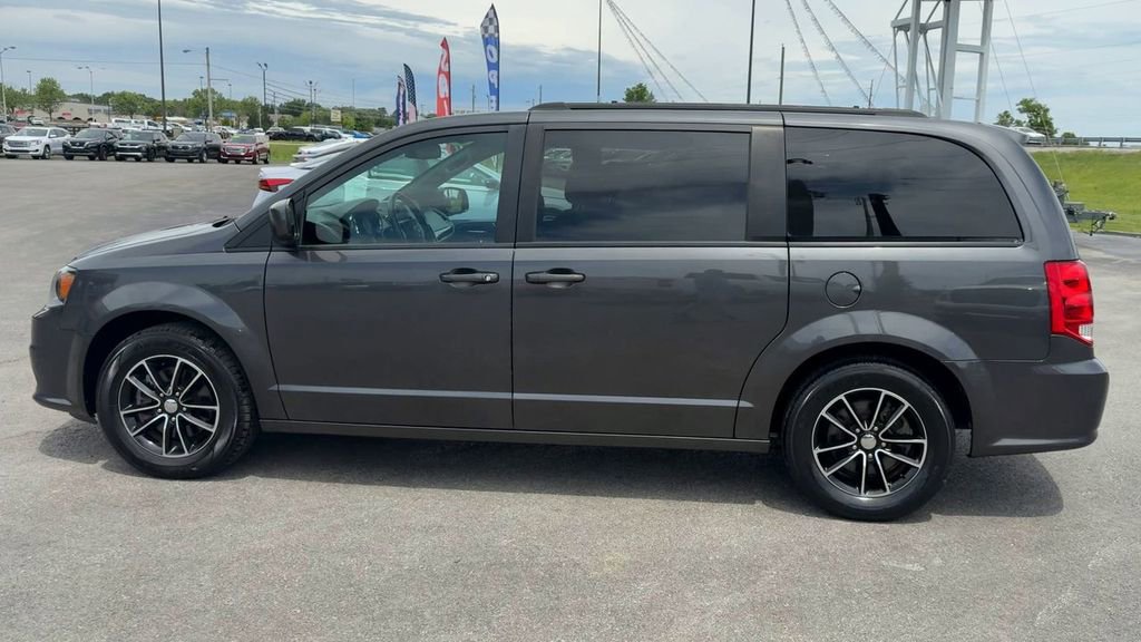 Used 2019 Dodge Grand Caravan SE FWD image 4