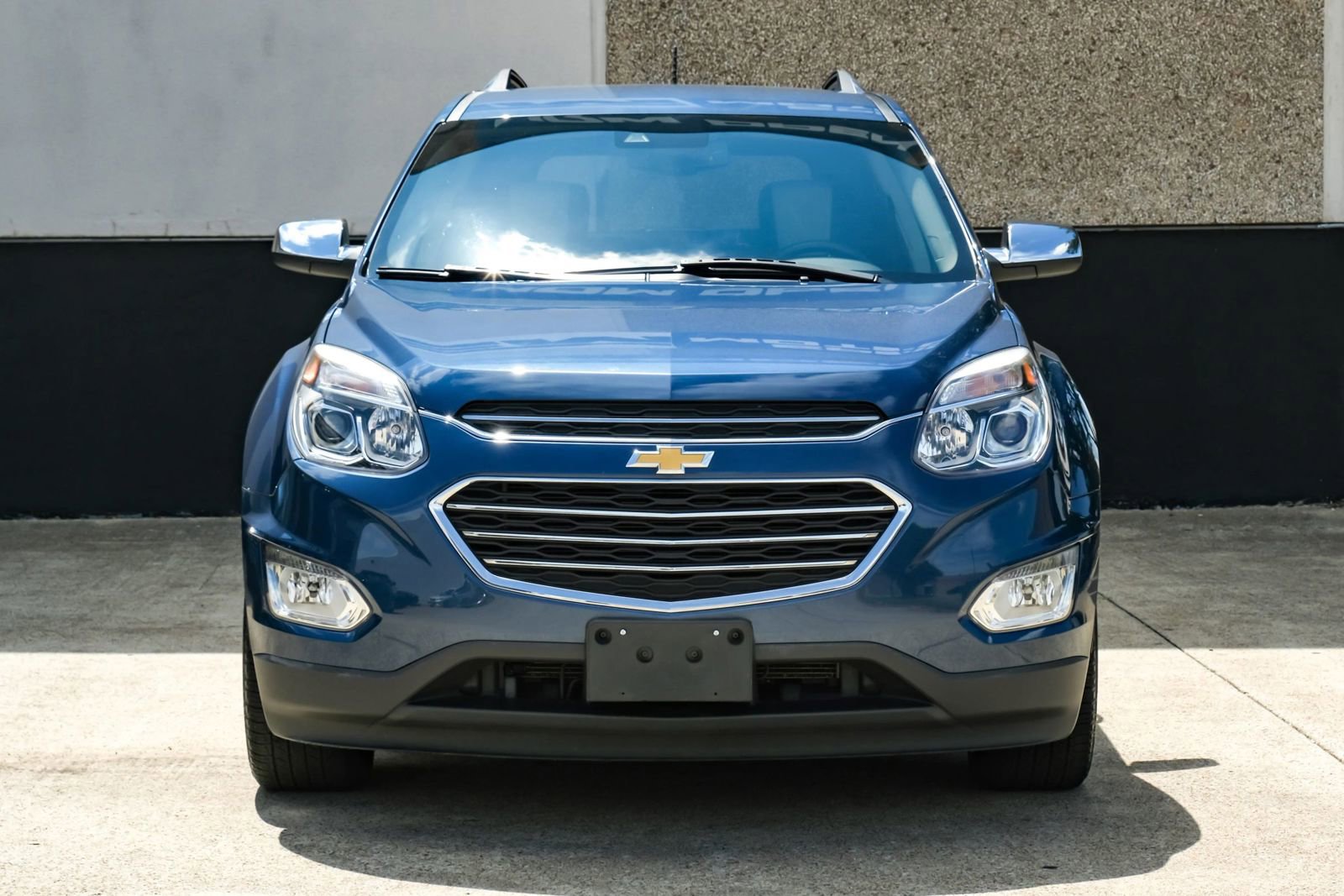 Used 2017 Chevrolet Equinox Premier w/ Enhanced Convenience Package AWD/4WD image 6