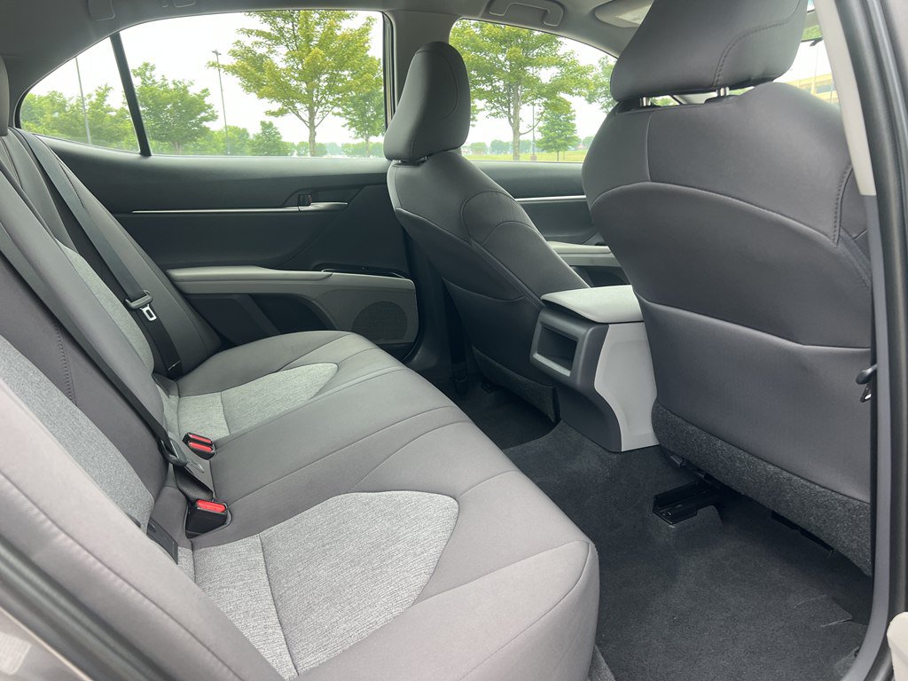 Used 2018 Toyota Camry LE FWD image 13