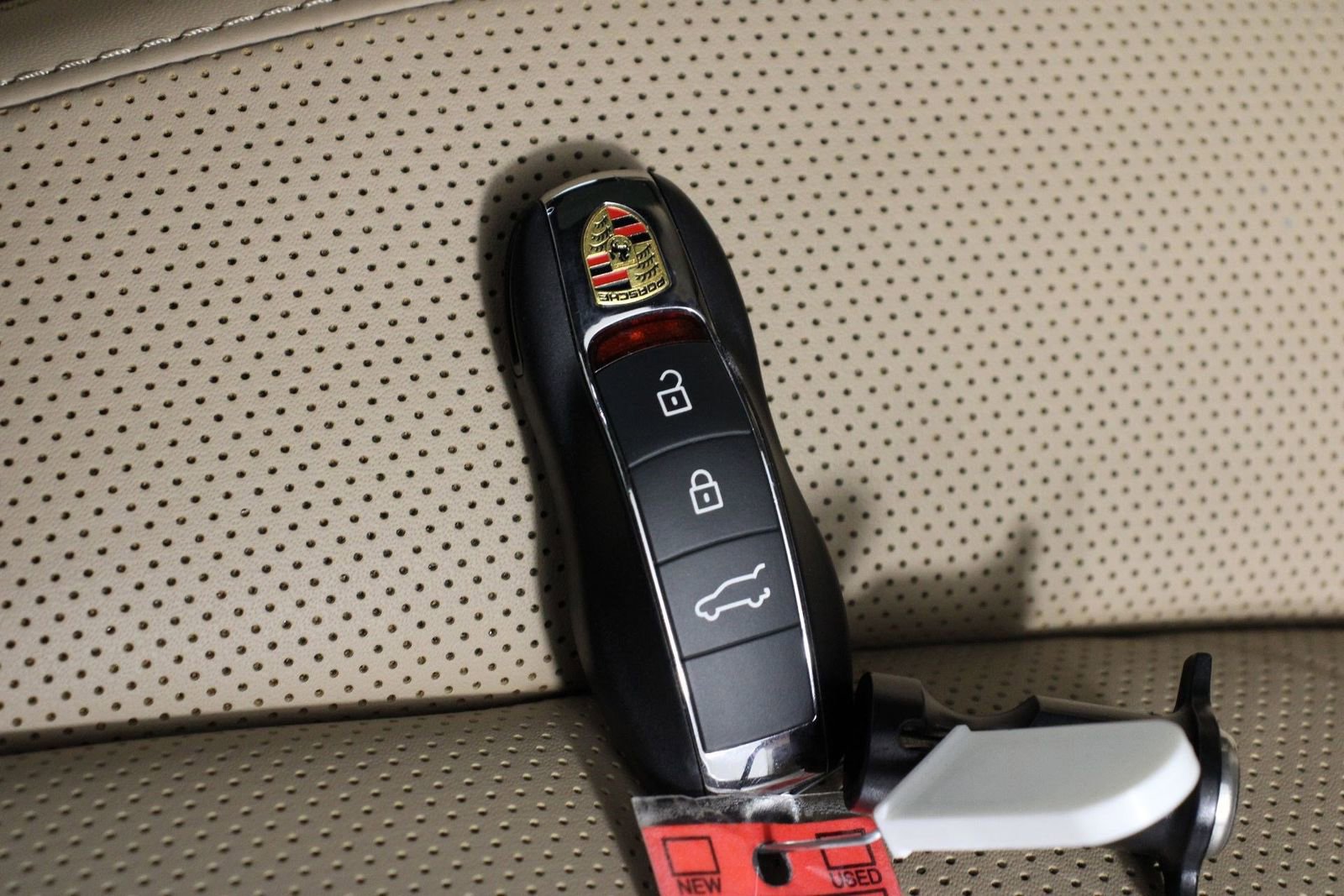 Certified 2025 Porsche Macan image 34