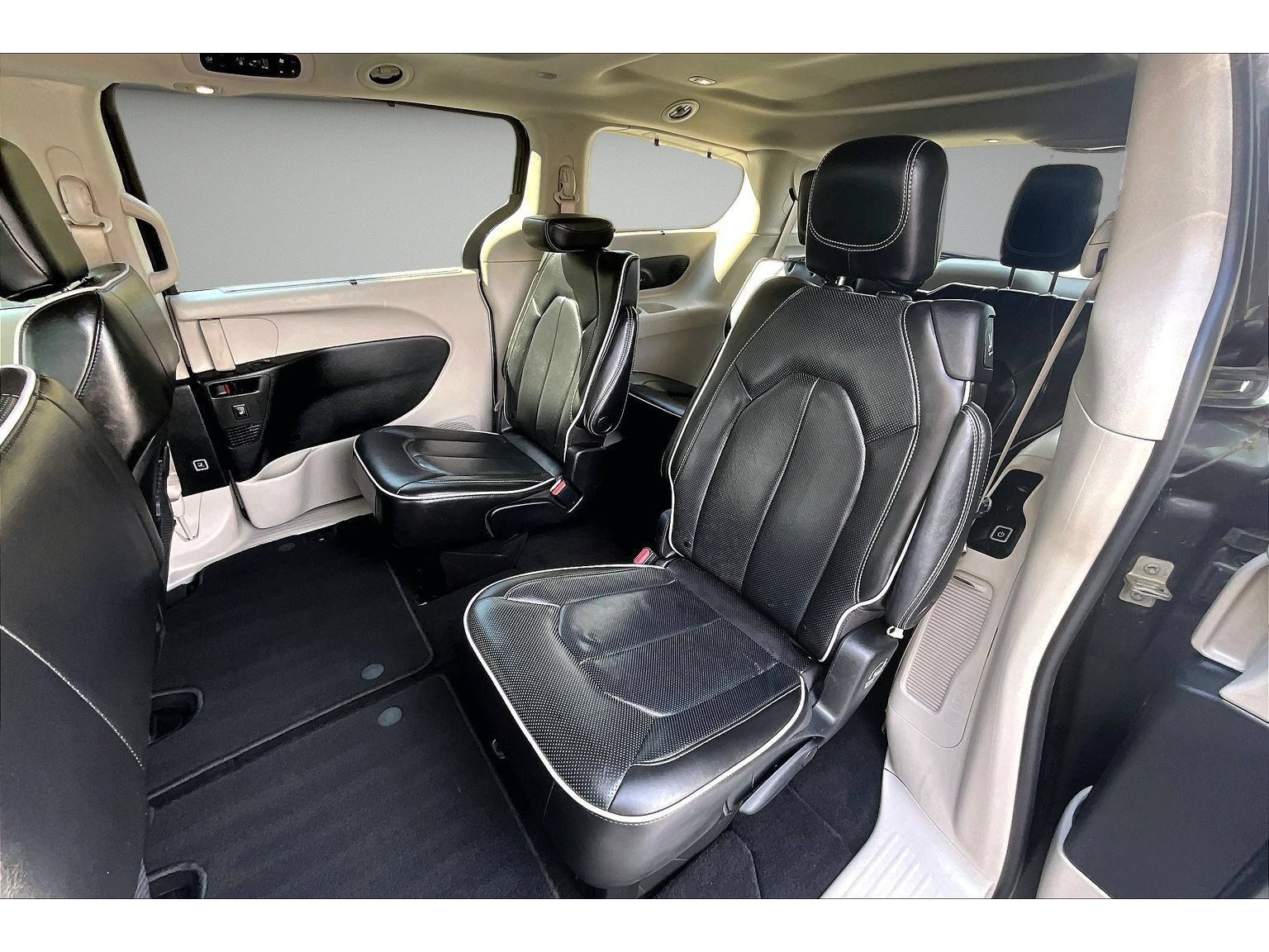 Used 2022 Chrysler Pacifica Limited FWD image 35