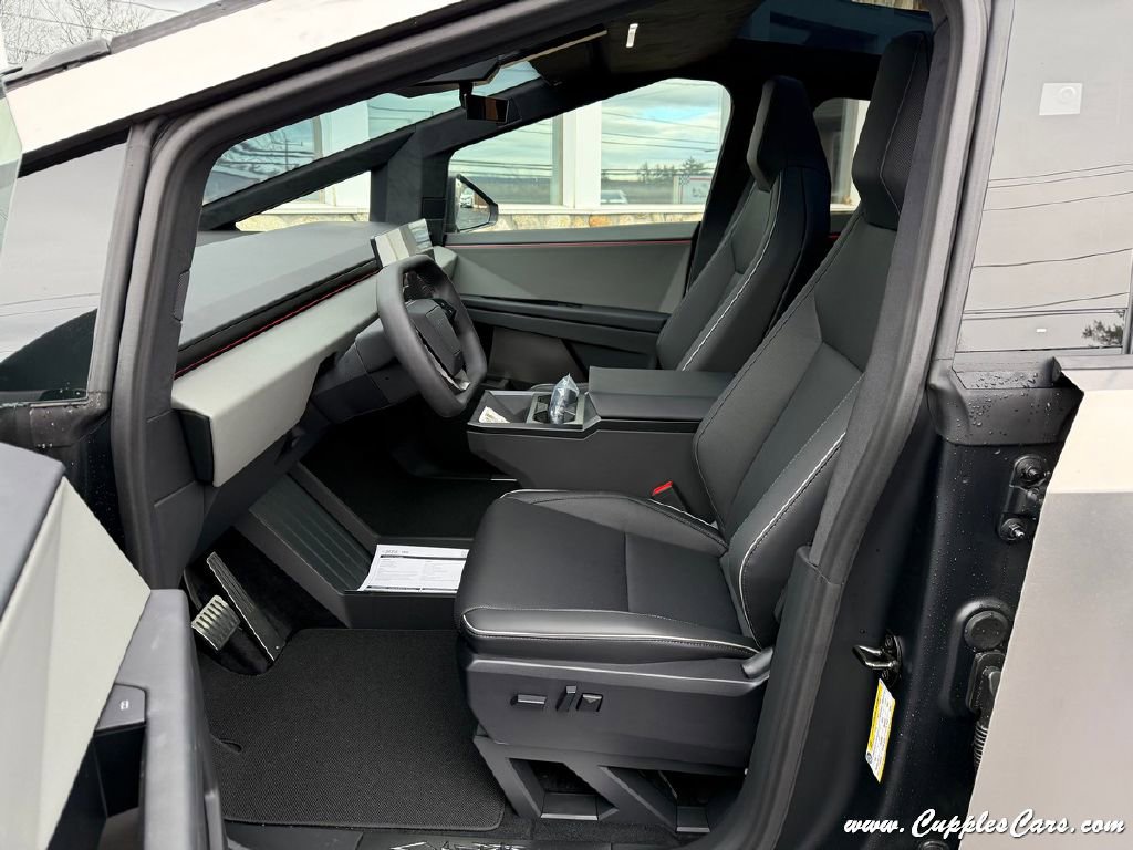Used 2025 Tesla Cybertruck AWD Crew Cab image 3