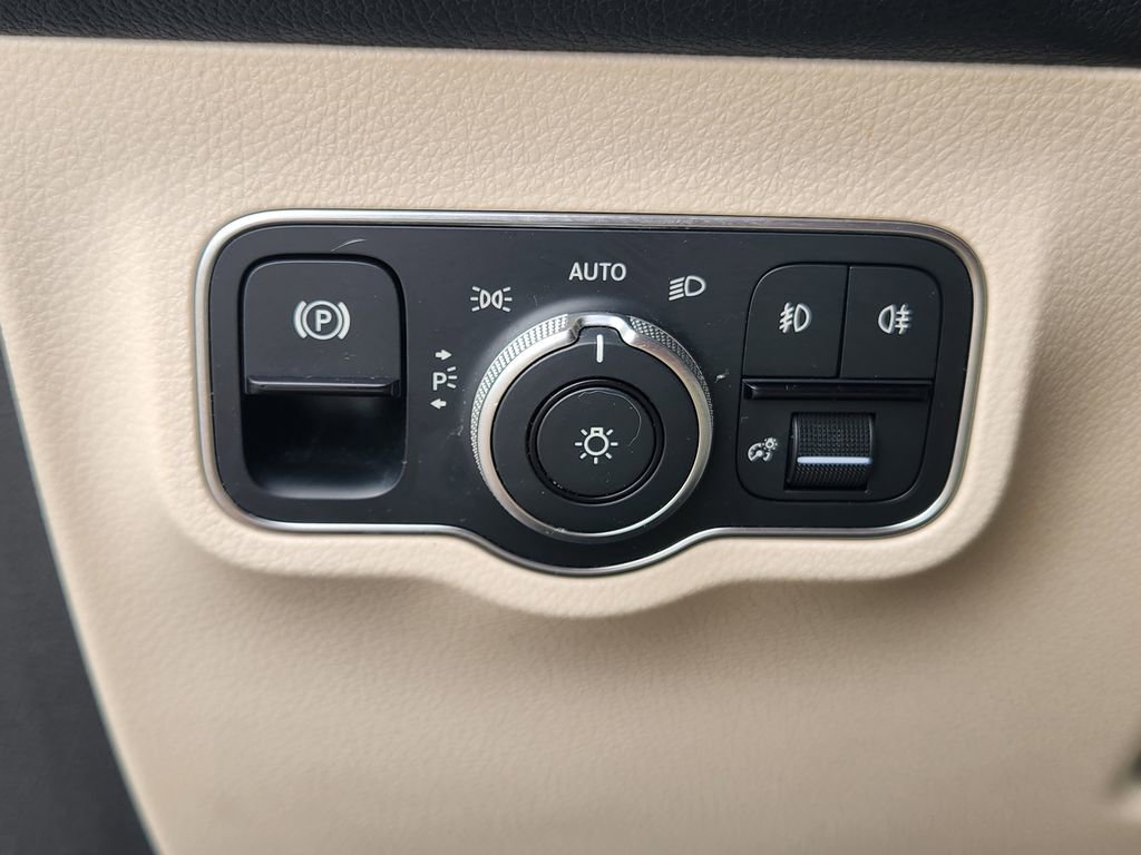 Used 2021 Mercedes-Benz GLB 250 4MATIC image 20